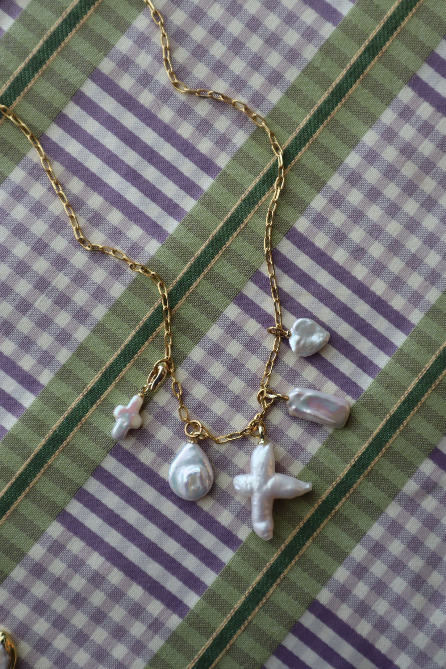 five pearl gold charm