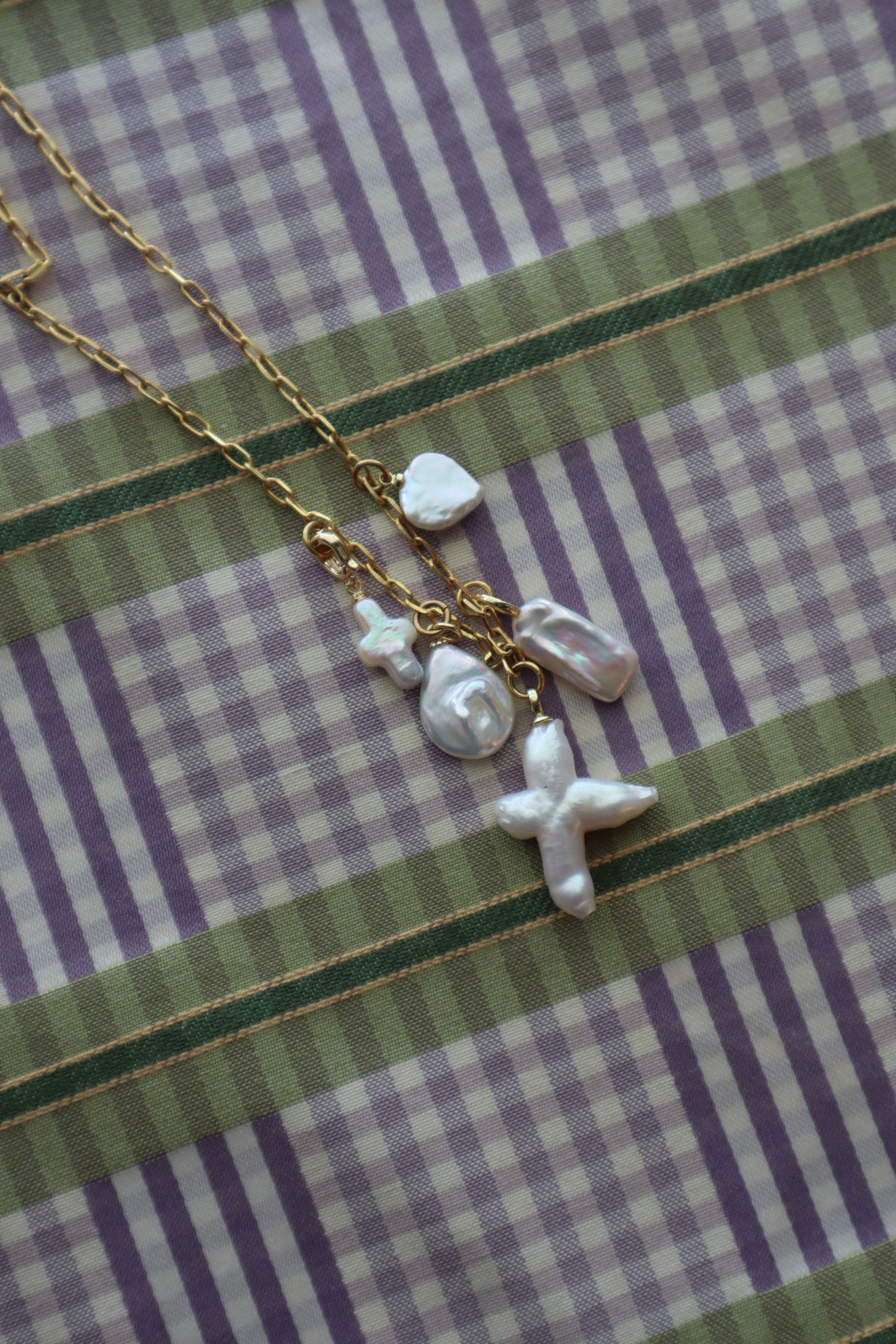 five pearl gold charm