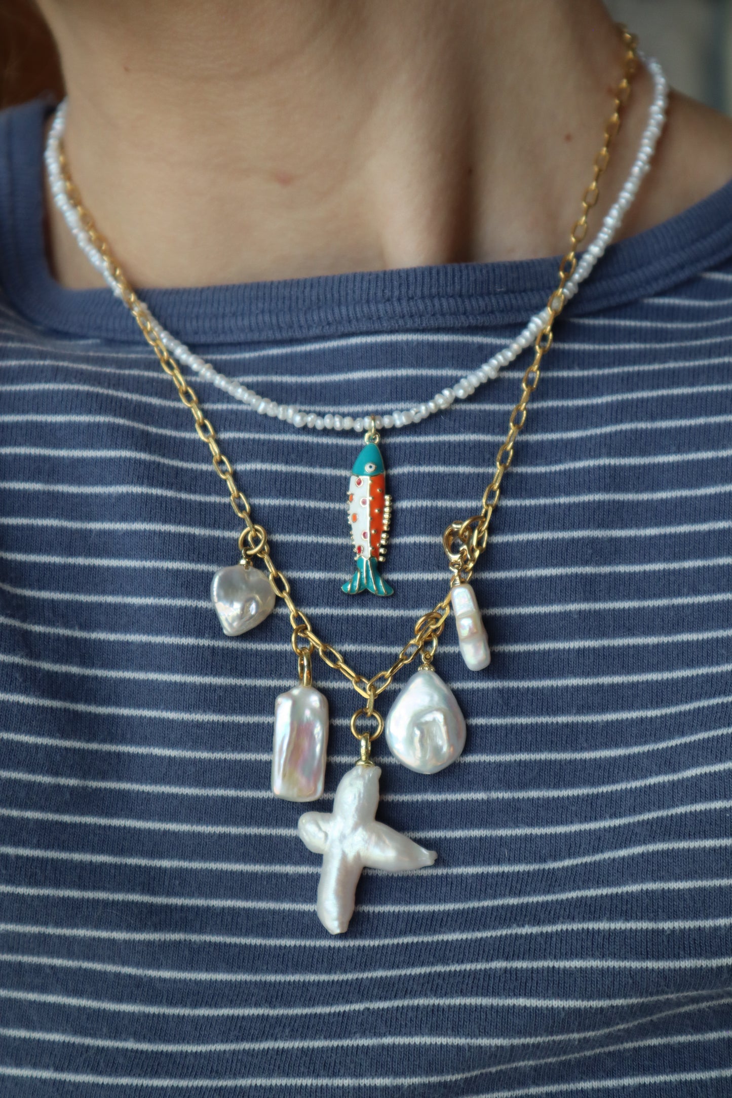 five pearl gold charm