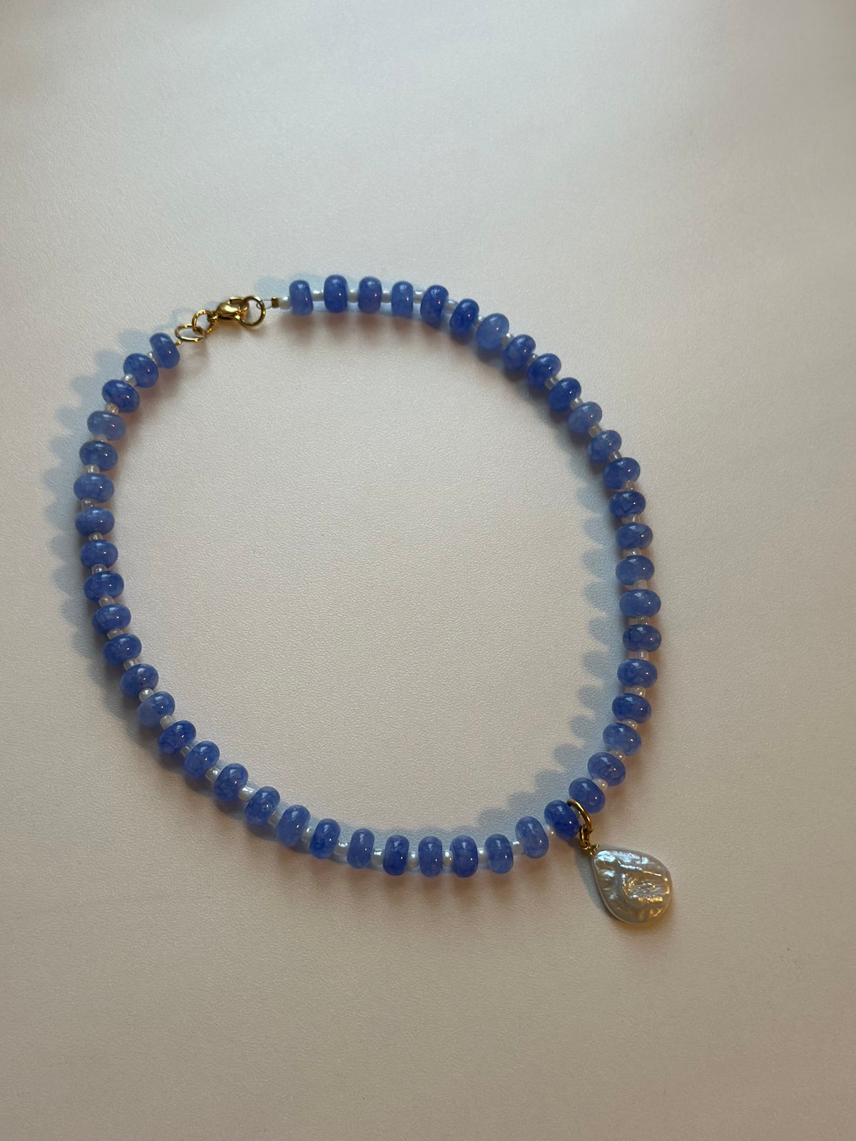 blue beaded pearl necklace