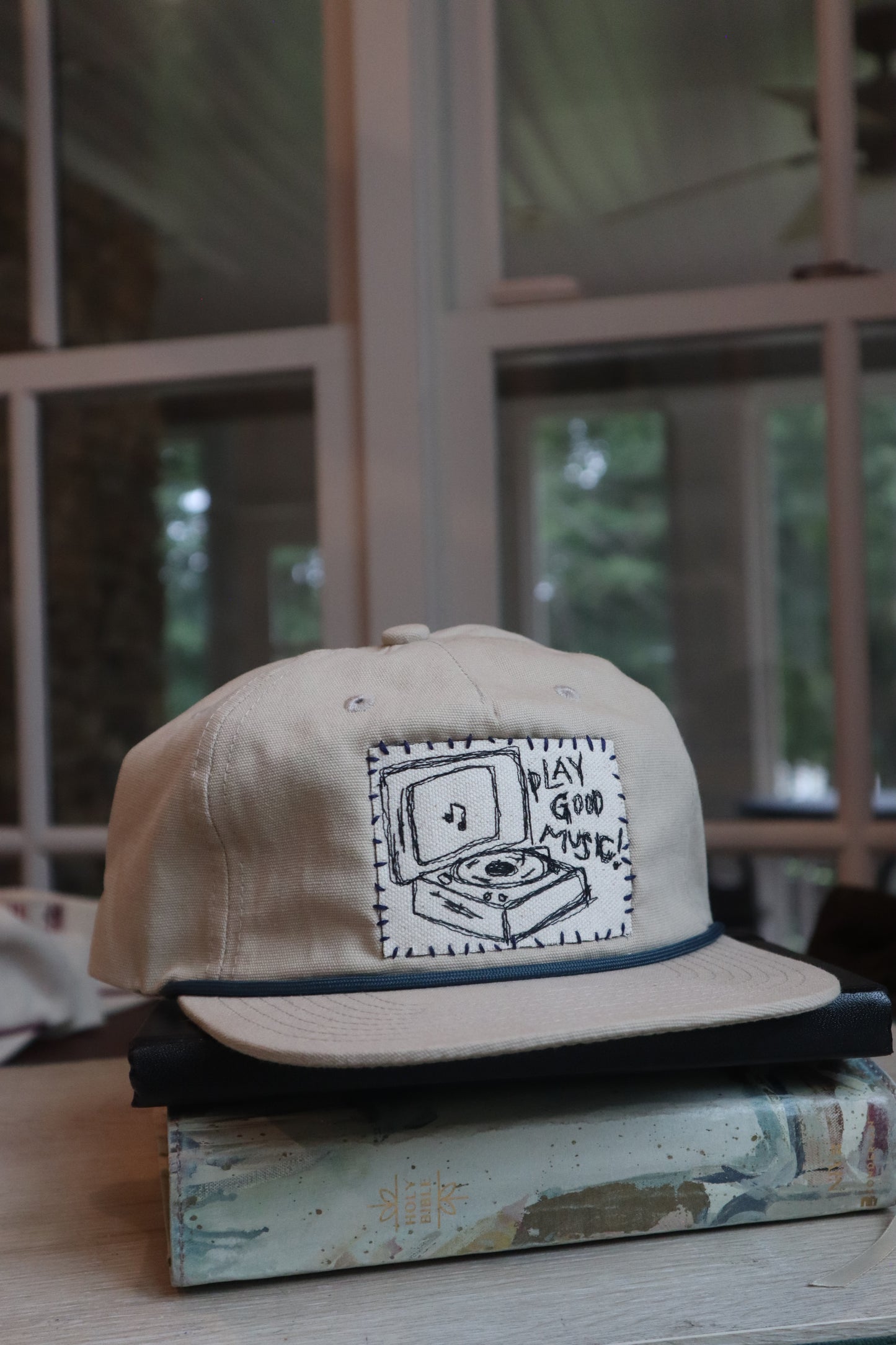 "share good music" - beige